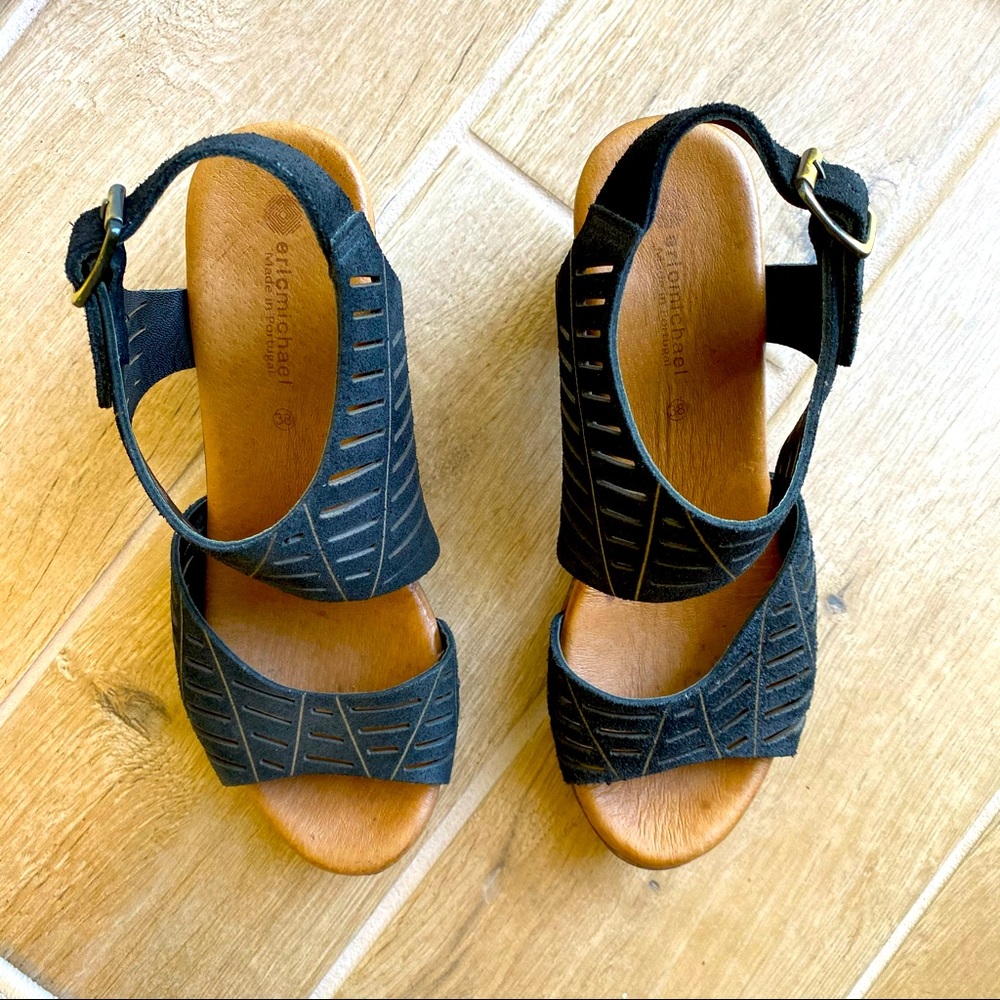 Black strappy suede heeled women’s sandal. Size 7 - Picture 3 of 12